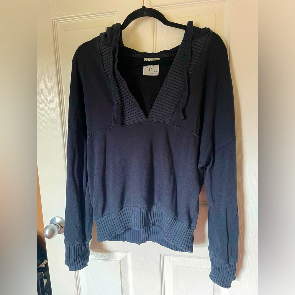 Aerie Offline by American Eagle Ribbed V Neck Hoodie Sweatshirt in Black